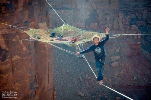 Экстремальная инсталляция в пустыне мохаве, от которой захватывает дух. 01