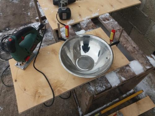 Пока мы строим дачный дом, решил своему псу смастерить миску с обогревом, чтобы кушал теплую еду и был полон сил для охраны участка. 06