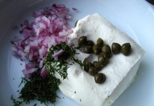 Бутербродный торт с копченым лососем и мягким сыром. 02