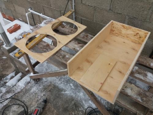 Пока мы строим дачный дом, решил своему псу смастерить миску с обогревом, чтобы кушал теплую еду и был полон сил для охраны участка. 04