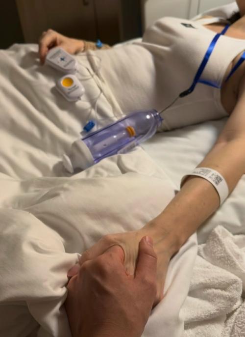 Блогер Валерия Чекалина, известная как лерчек, столкнулась с диагнозом рак. 01