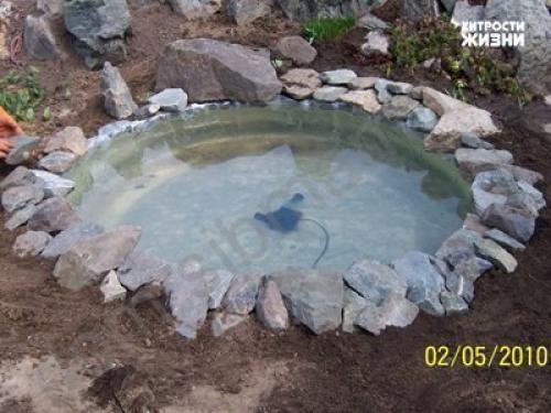 Как сделать декоративный прудик из старой покрышки. 05