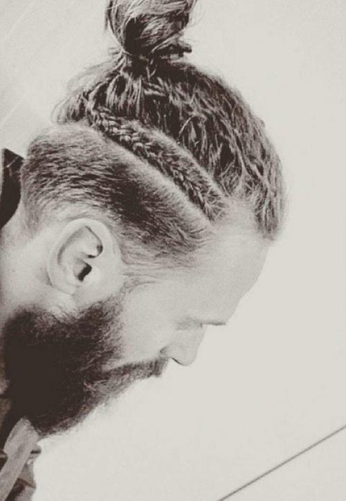 Косички - новый тренд, который активно набирает популярность. 01