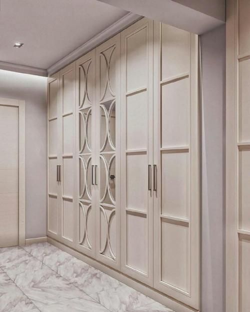 Прихожая в спокойных тонах. 01