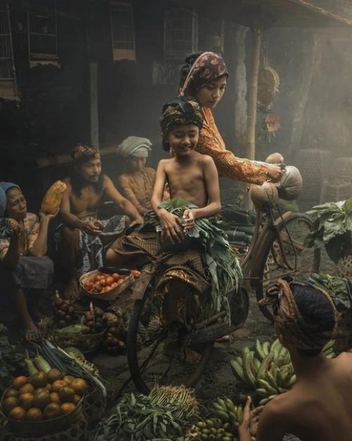 Серия фотографий Rarindra_Prakarsa захватывает аутентичную атмосферу и повседневную жизнь на Бали. 06