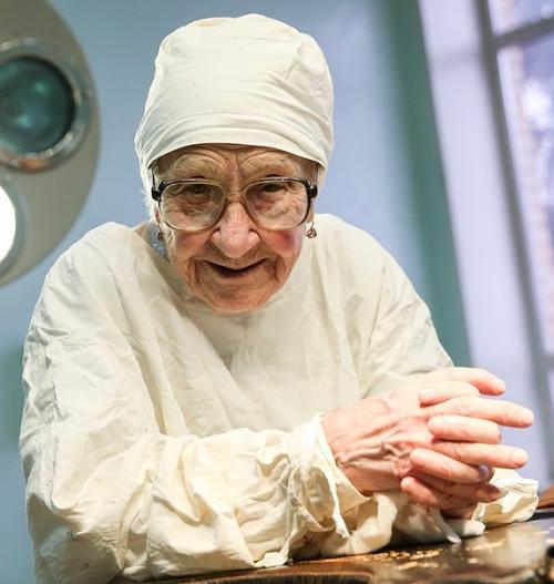 Алла Ильинична Лёвушкина в возрасте 92 лет проводила до четырёх операций в день. 02