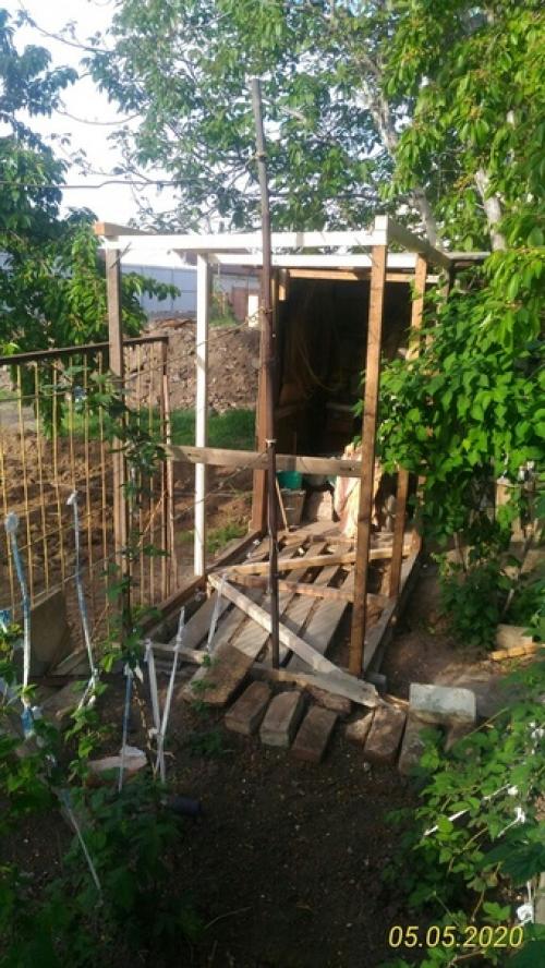 Решил расширить свой сарай. 02