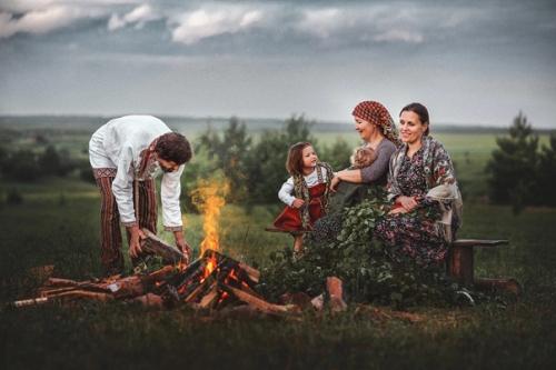 На фото - жители родовых поместий, так называемых экопоселений в Рязани. 01