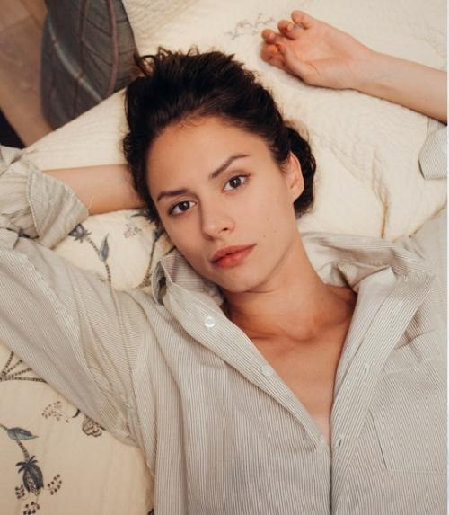 Иван Янковский на начальном этапе своей карьеры получил поддержку и вдохновение от Дианы пожарской. 03