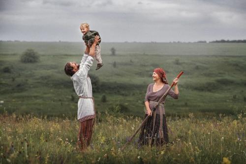 На фото - жители родовых поместий, так называемых экопоселений в Рязани. 02