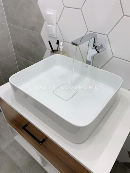 Даже мы не знаем, что тут больше заслуживает внимания: котейка или caнyзeл. 01