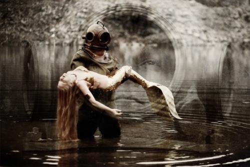 Не Срослись Плавниками - грусная серия снимков. 01