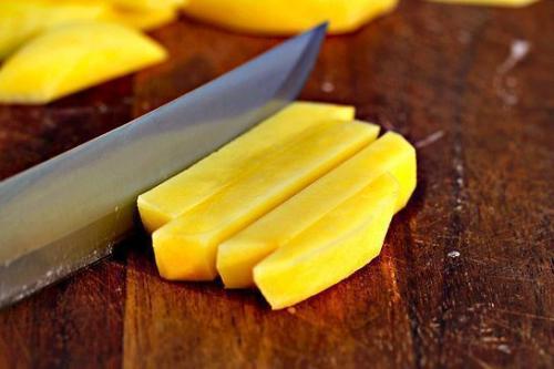 Ароматный картофель фри, запеченный в духовке. 02