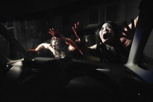 В Японии автомойку превратили в аттракцион ужасов. 02