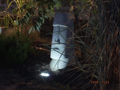 Всем добра!  Наконец, с появлением свободного времени, воплотил идею с садовыми фигурками возле планируемого водоема. 03