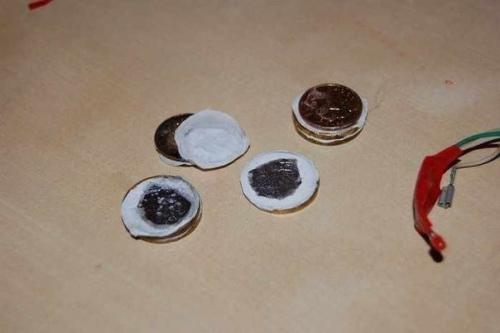 Как сделать батарейку из монет. 04 Как сделать батарейку из монет. 04