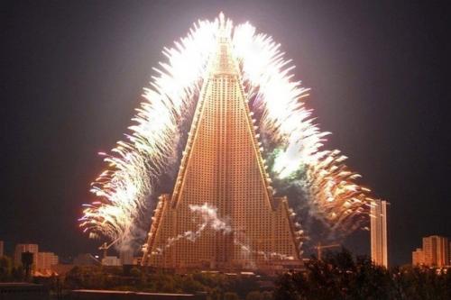 Северокорейский отель - небоскреб. 02