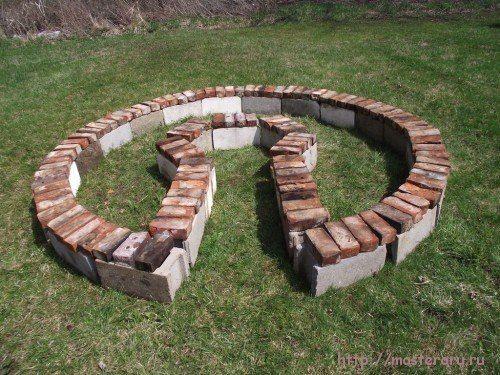 Как сделать клумбу из строительного мусора. 01