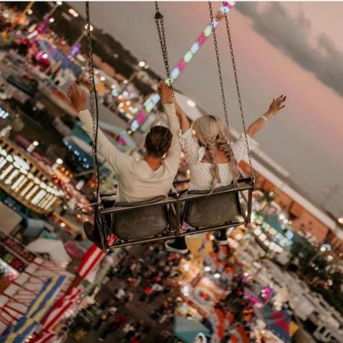 Классная позитивная Love Story в парке аттракционов. 04