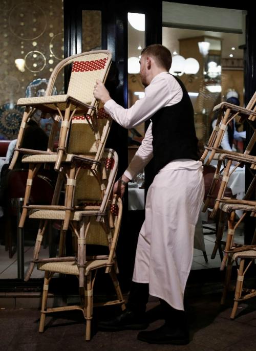 В России всё заметнее закрываются крупные сети ресторанов. 02