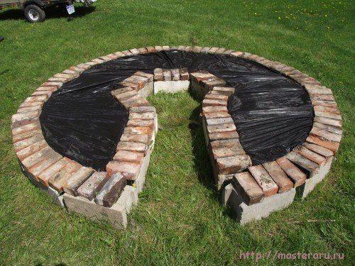 Как сделать клумбу из строительного мусора. 05