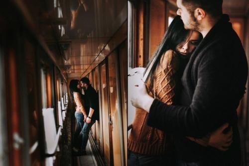 Две кружки чёрного чая, плед, старая гитара и песни о любви. 04