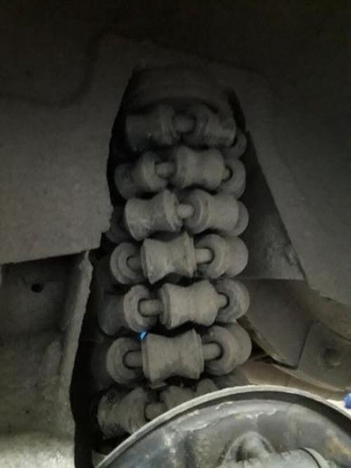 На шестёрке сняли колесо и. 02