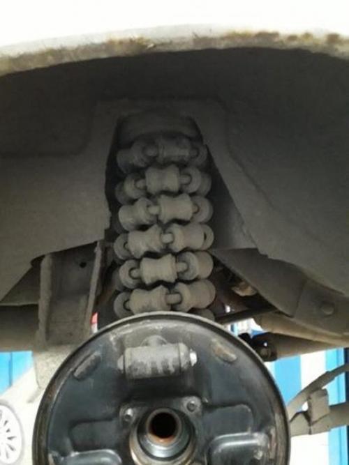 На шестёрке сняли колесо и. 01