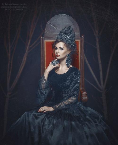 Возлюбленную его звали Маргаритою Николаевной. 06