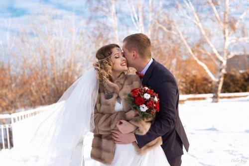 Хороший пример того, что зимние свадебные фотосессии ничем не хуже летних. 07