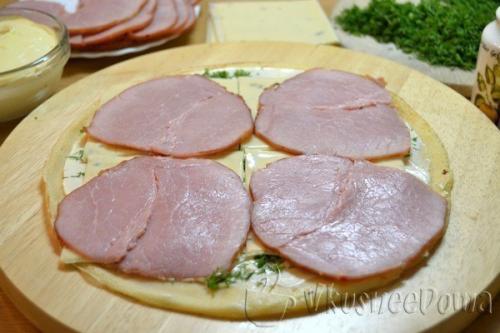 Блинные рулетики с начинкой из ветчины и сыра. 07