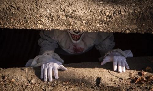 Онофотосет по мотивам ремейка фильма  Стивена кинга. 01