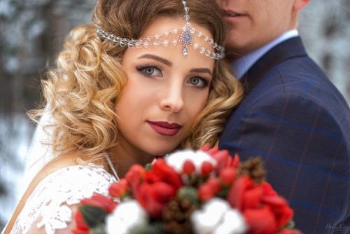 Хороший пример того, что зимние свадебные фотосессии ничем не хуже летних. 04