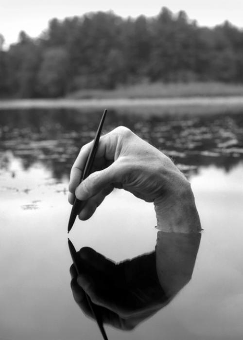 Монохромный сон фотографа Arno Rafael Minkkinen. 06