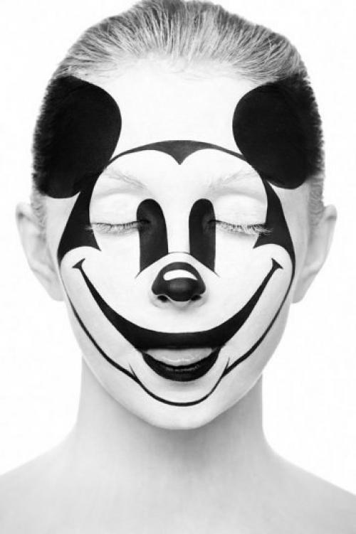 Проект Странная Красота (Weird Beauty) стал результатом сотрудничества между фотографом Александром Хохловым и визажистом Валерией куцан. 01