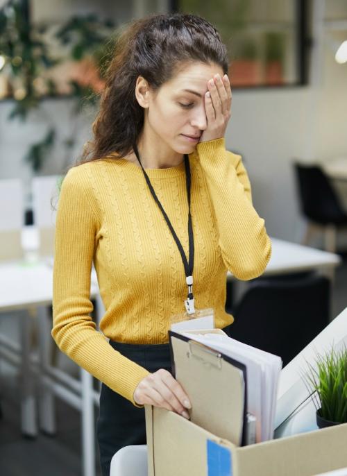 HR - специалисты отмечают, что всё больше россиян уходят с работы, не имея другой альтернативы. 02