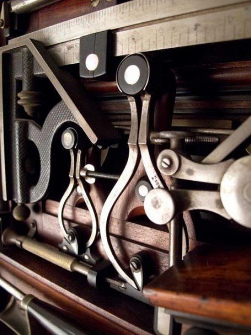 Генри стадли был на все руки мастер - плотник, каменщик, настройщик роялей и органов. 04