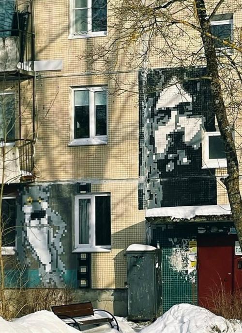 Легенды мирового рока украсили фасады домов в елизаветино. 01