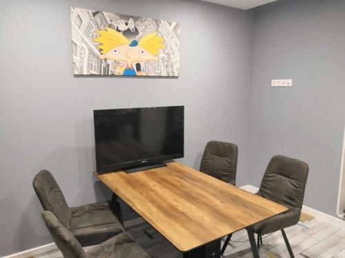 Нaшa уютная кyхня 14, 5 м. всё сами придумали, телевизор еще не на месте. 03