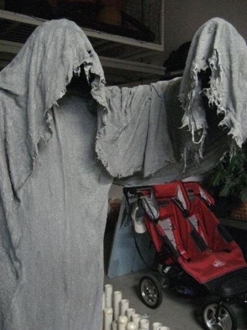 Отпугивает не только ворон, но и людей. 06