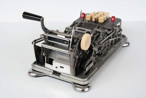 Механический калькулятор с принтером NFI снаружи и внутри. 05