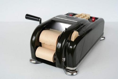 Механический калькулятор с принтером NFI снаружи и внутри. 03