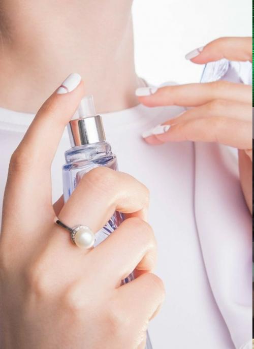 В популярных духах обнаружили потенциально опасные вещества. 01