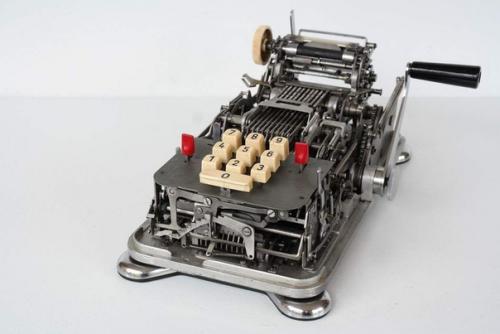 Механический калькулятор с принтером NFI снаружи и внутри. 08