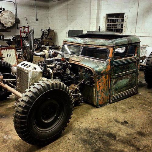 Мастерская пропитанная атмосферой и суровостью. 09