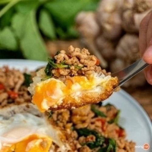 Пад капао (обжаренный свиной фарш с базиликом и с яйцом. 06 Пад капао (обжаренный свиной фарш с базиликом и с яйцом. 06