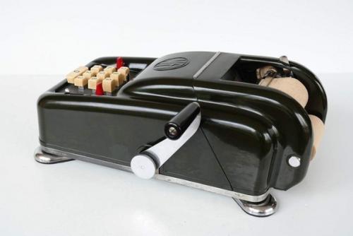 Механический калькулятор с принтером NFI снаружи и внутри. 01