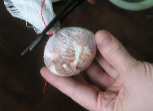 Мы красим яйца оригинальным способом. 05