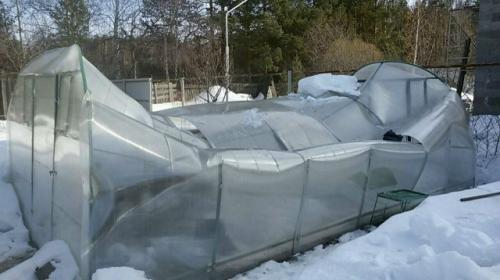 Три ошибки дачников, из-за которых поликарбонат быстро разрушается. 

