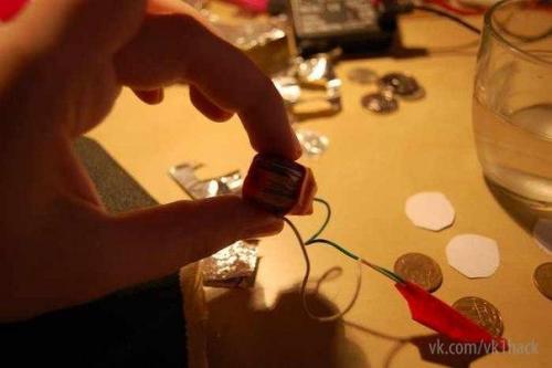 Как сделать батарейку из монет. 03 Как сделать батарейку из монет. 03